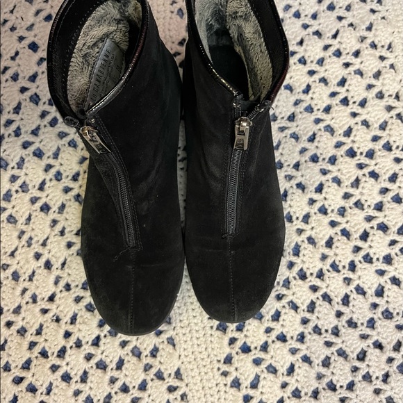 Woman’s Suede Black Boots by La Canadienne with lining - Picture 5 of 6